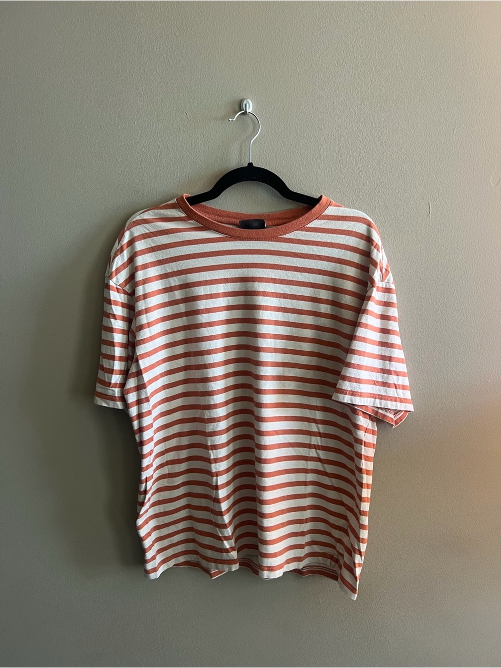 H&M Short-Sleeve Striped Tee in Coral and White